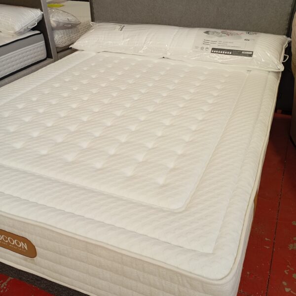 MATELAS A RESSORTS ENSACHES AVEC MEMOIRE DE FORME