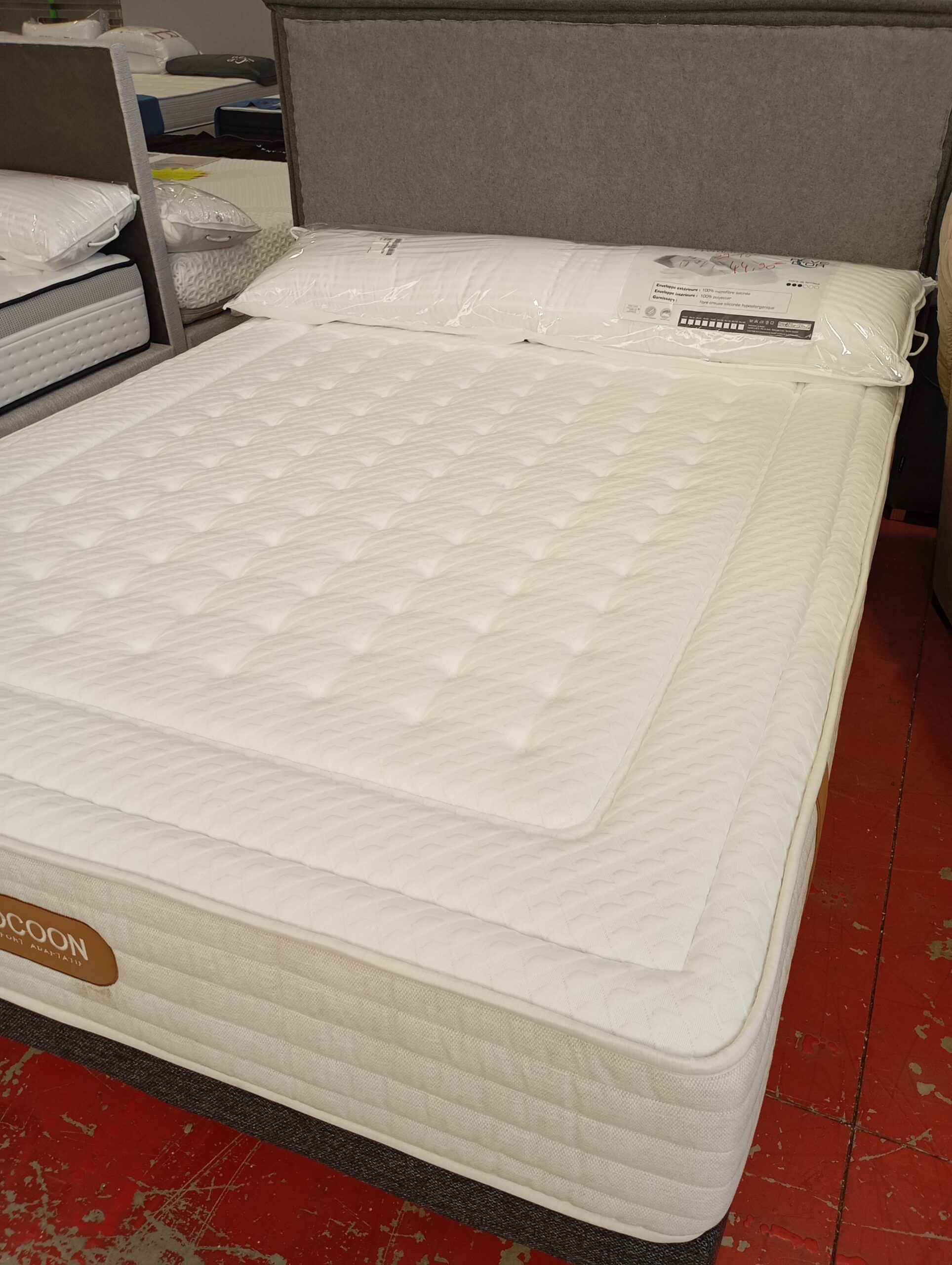 MATELAS A RESSORTS ENSACHES AVEC MEMOIRE DE FORME