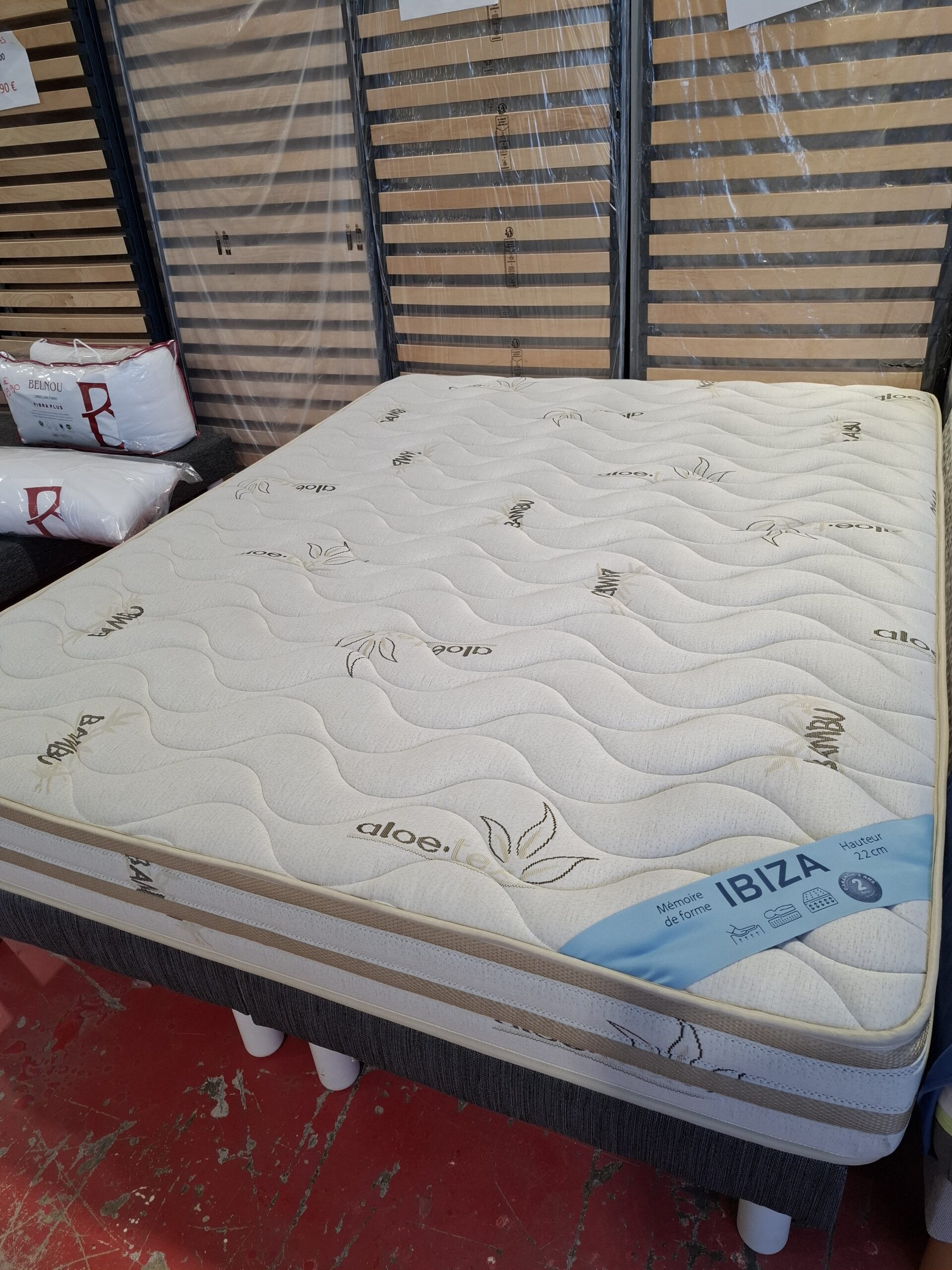 MATELAS MOUSSE HR AVEC MEMOIRE DE FORME H22CM 140 X 190